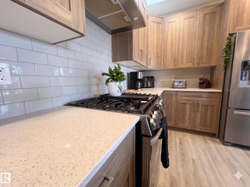 2763 Collins Crescent, Edmonton, AB - Indoor Photo Showing Kitchen