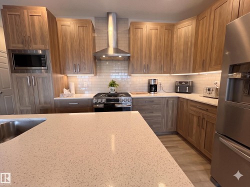 2763 Collins Crescent, Edmonton, AB - Indoor Photo Showing Kitchen With Upgraded Kitchen