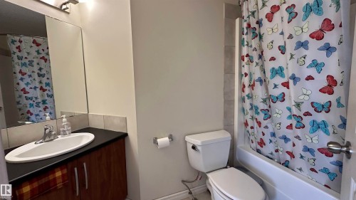 6074 Stanton Drive, Edmonton, AB - Indoor Photo Showing Bathroom