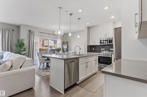 6006 19A Avenue, Edmonton, AB - Indoor Photo Showing Kitchen With Upgraded Kitchen