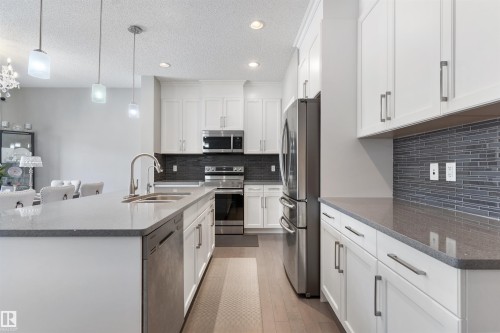 6006 19A Avenue, Edmonton, AB - Indoor Photo Showing Kitchen With Upgraded Kitchen