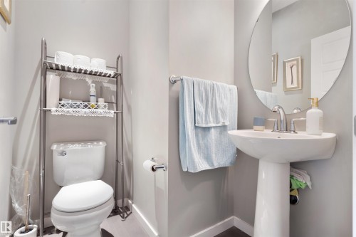 6006 19A Avenue, Edmonton, AB - Indoor Photo Showing Bathroom