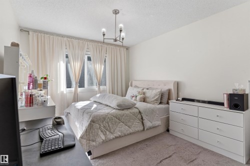 6006 19A Avenue, Edmonton, AB - Indoor Photo Showing Bedroom