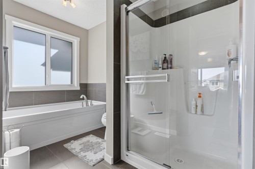 6006 19A Avenue, Edmonton, AB - Indoor Photo Showing Bathroom