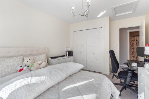 6006 19A Avenue, Edmonton, AB - Indoor Photo Showing Bedroom
