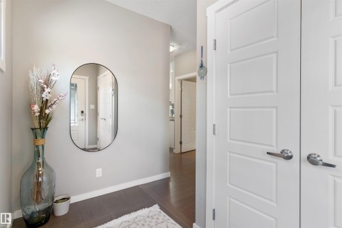 6006 19A Avenue, Edmonton, AB - Indoor Photo Showing Other Room