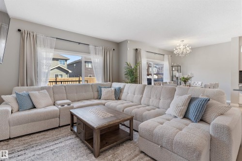 6006 19A Avenue, Edmonton, AB - Indoor Photo Showing Living Room