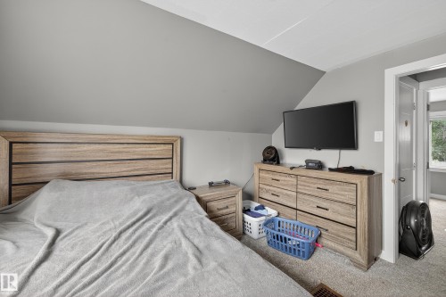 6014 120 Avenue, Edmonton, AB - Indoor Photo Showing Bedroom