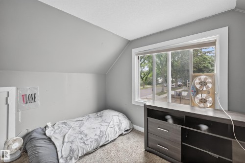6014 120 Avenue, Edmonton, AB - Indoor Photo Showing Bedroom