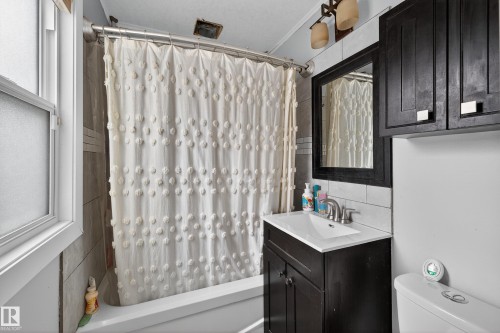 6014 120 Avenue, Edmonton, AB - Indoor Photo Showing Bathroom