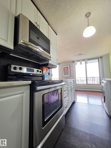 1201 10135 Saskatchewan Drive, Edmonton, AB - Indoor Photo Showing Kitchen