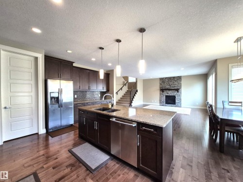 2121 90A Street, Edmonton, AB - Indoor Photo Showing Kitchen With Double Sink With Upgraded Kitchen