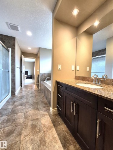 2121 90A Street, Edmonton, AB - Indoor Photo Showing Bathroom