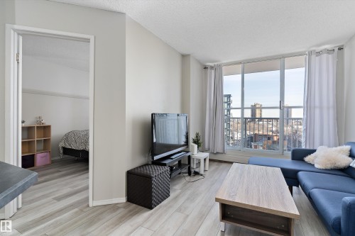 1002 12121 Jasper Avenue, Edmonton, AB - Indoor Photo Showing Living Room