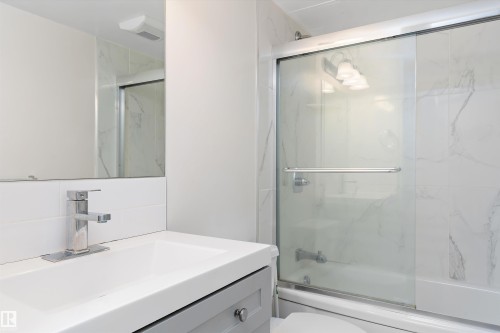 1002 12121 Jasper Avenue, Edmonton, AB - Indoor Photo Showing Bathroom