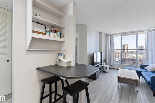 1002 12121 Jasper Avenue, Edmonton, AB - Indoor