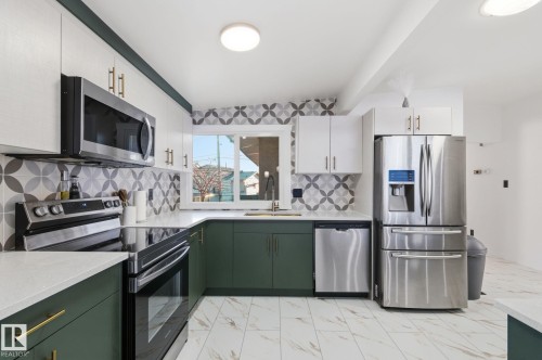 8043 135 Avenue, Edmonton, AB - Indoor Photo Showing Kitchen