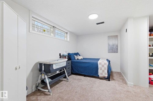8043 135 Avenue, Edmonton, AB - Indoor Photo Showing Bedroom