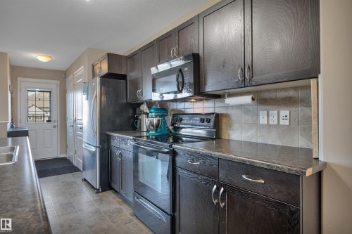 419 Hemingway Road, Edmonton, AB - Indoor Photo Showing Kitchen