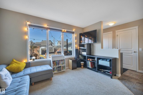 419 Hemingway Road, Edmonton, AB - Indoor Photo Showing Living Room
