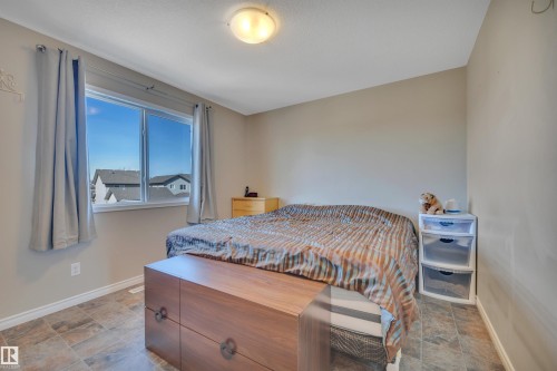 419 Hemingway Road, Edmonton, AB - Indoor Photo Showing Bedroom
