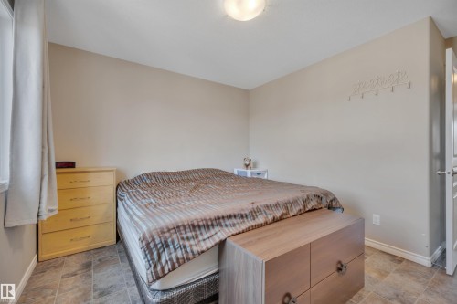 419 Hemingway Road, Edmonton, AB - Indoor Photo Showing Bedroom