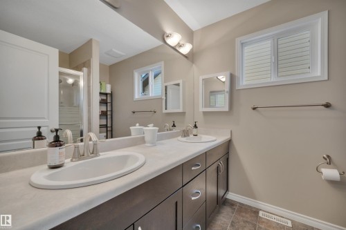 419 Hemingway Road, Edmonton, AB - Indoor Photo Showing Bathroom
