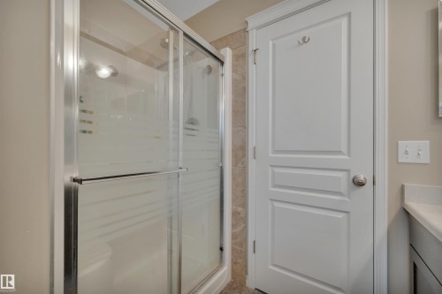 419 Hemingway Road, Edmonton, AB - Indoor Photo Showing Bathroom