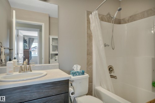 Upper level Bathroom - 419 Hemingway Road, Edmonton, AB - Indoor Photo Showing Bathroom