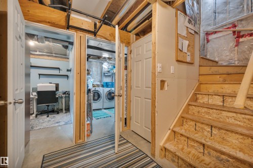 419 Hemingway Road, Edmonton, AB - Indoor Photo Showing Other Room