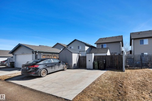 419 Hemingway Road, Edmonton, AB - Outdoor