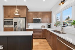 10972 141 Street  Edmonton, AB T5M 1T4