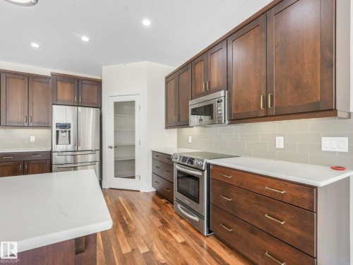 24 18343 Lessard Road, Edmonton, AB - Indoor Photo Showing Kitchen