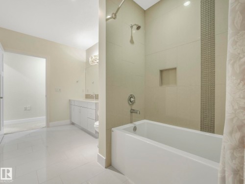 24 18343 Lessard Road, Edmonton, AB - Indoor Photo Showing Bathroom