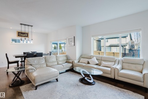 17539 61 Street, Edmonton, AB - Indoor Photo Showing Living Room