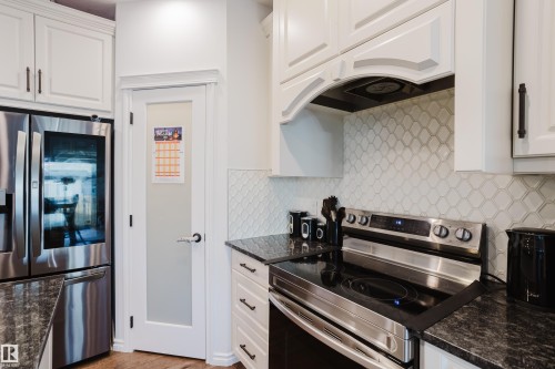 17539 61 Street, Edmonton, AB - Indoor Photo Showing Kitchen With Upgraded Kitchen