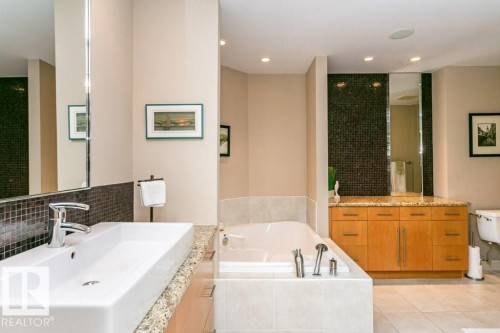 504 10108 125 Street, Edmonton, AB - Indoor Photo Showing Bathroom