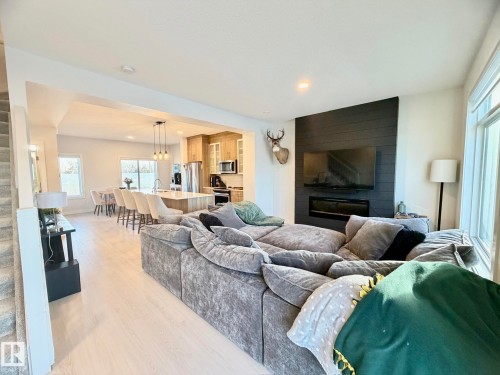 2 1010 Rabbit Hill Road, Edmonton, AB - Indoor Photo Showing Living Room