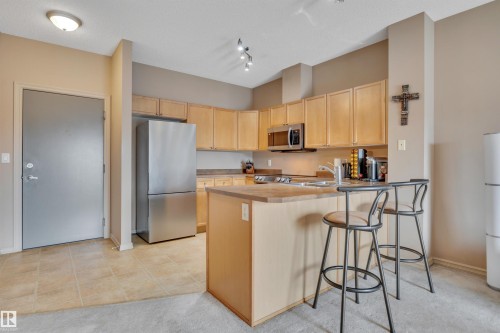 211 226 Macewan Road, Edmonton, AB - Indoor Photo Showing Kitchen