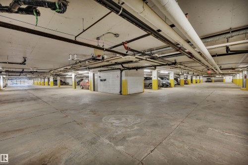 211 226 Macewan Road, Edmonton, AB - Indoor Photo Showing Garage