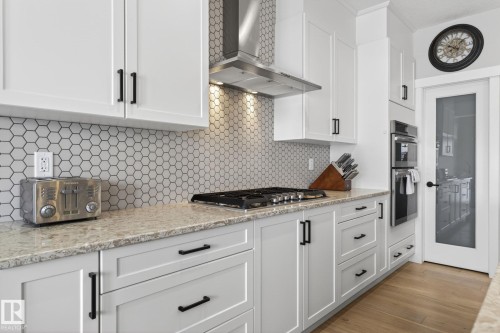 2728 202 Street, Edmonton, AB - Indoor Photo Showing Kitchen With Upgraded Kitchen