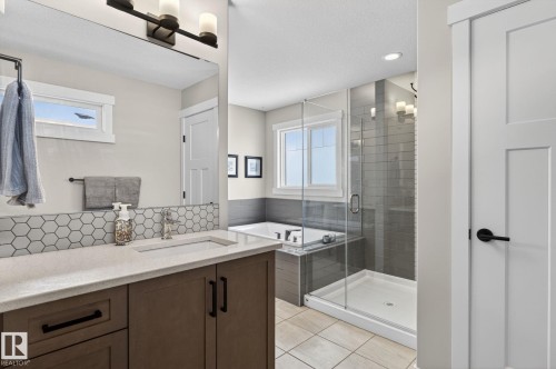 2728 202 Street, Edmonton, AB - Indoor Photo Showing Bathroom