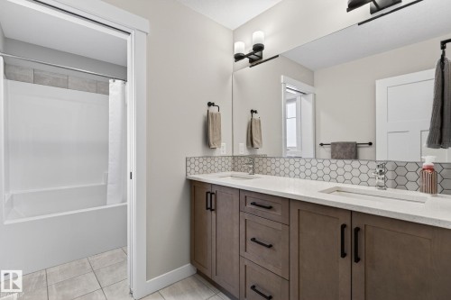 2728 202 Street, Edmonton, AB - Indoor Photo Showing Bathroom