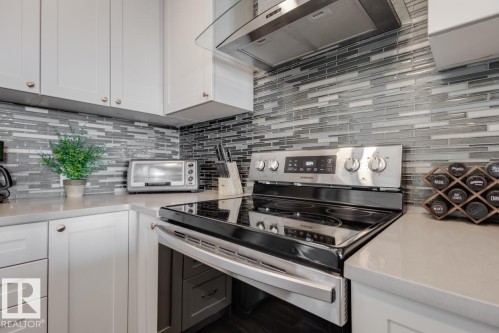 319 1316 Windermere Way, Edmonton, AB - Indoor Photo Showing Kitchen