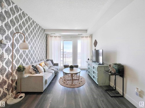 319 1316 Windermere Way, Edmonton, AB - Indoor Photo Showing Living Room