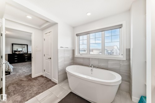 922 173A Street, Edmonton, AB - Indoor Photo Showing Bathroom