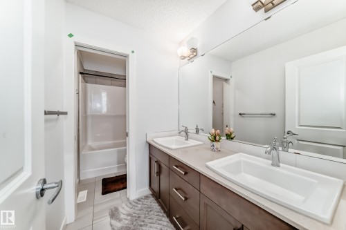 922 173A Street, Edmonton, AB - Indoor Photo Showing Bathroom