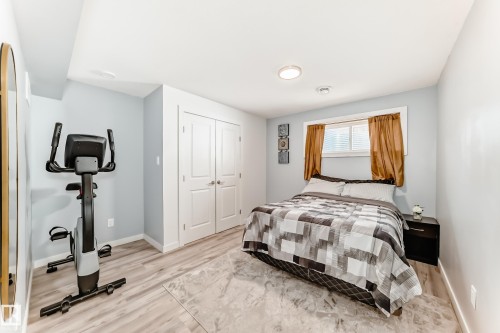 922 173A Street, Edmonton, AB - Indoor Photo Showing Bedroom