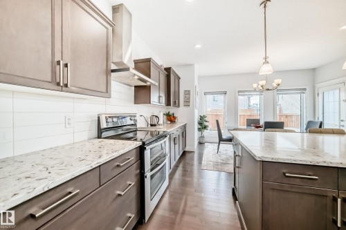 922 173A Street, Edmonton, AB - Indoor Photo Showing Kitchen With Upgraded Kitchen