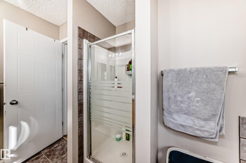 14043 151 Avenue, Edmonton, AB - Indoor Photo Showing Bathroom